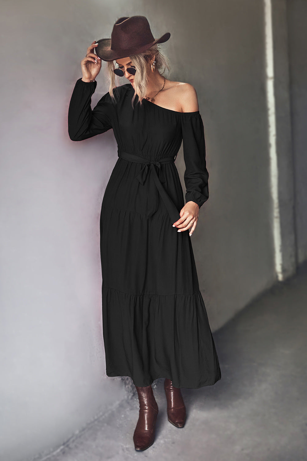 Damen Langarm Maxikleid mit asymmetrischem Schnitt und tailliertem Gürtel Sovae