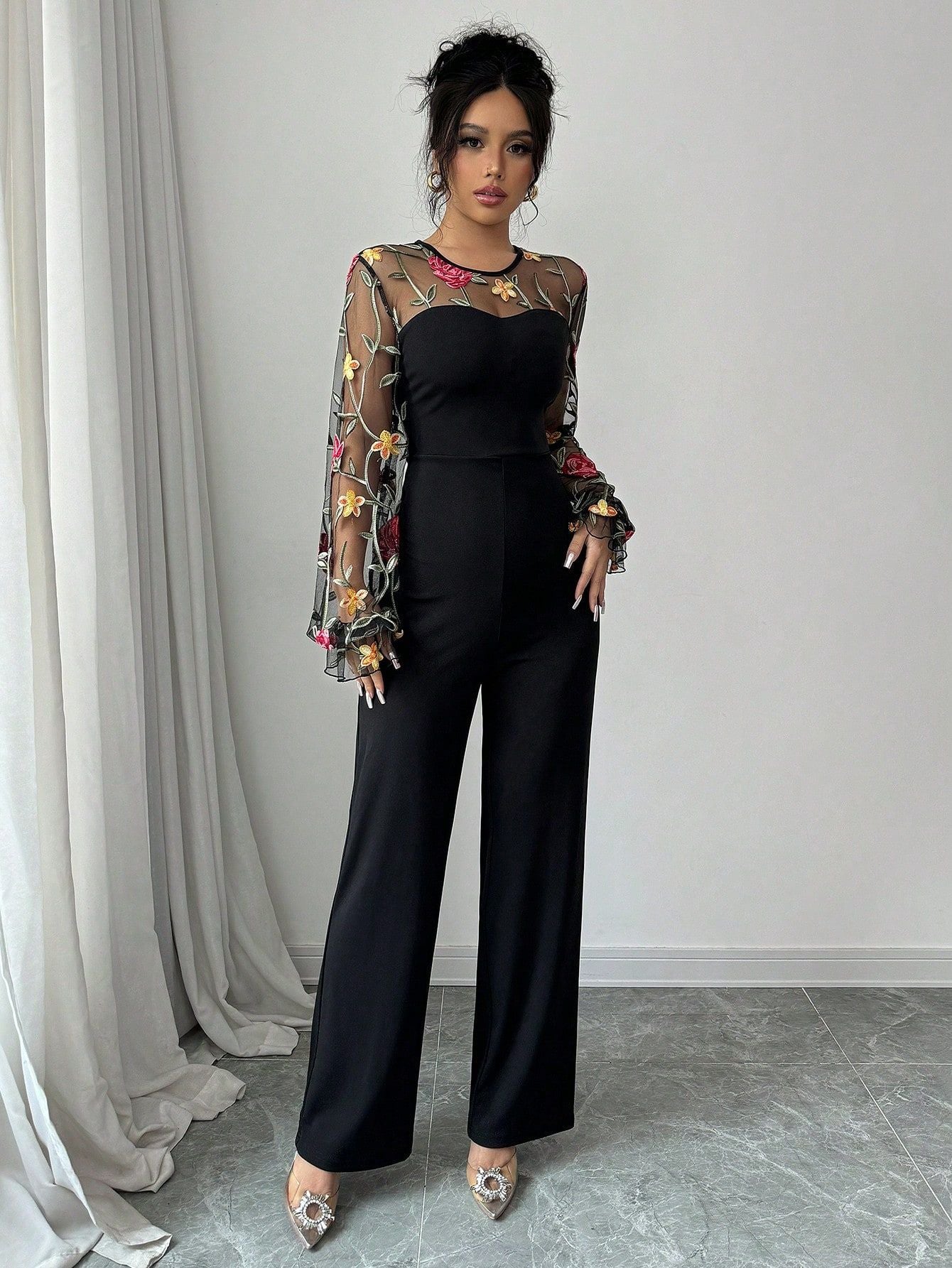 Damen Eleganter Jumpsuit mit bestickten transparenten Ärmeln Sovae