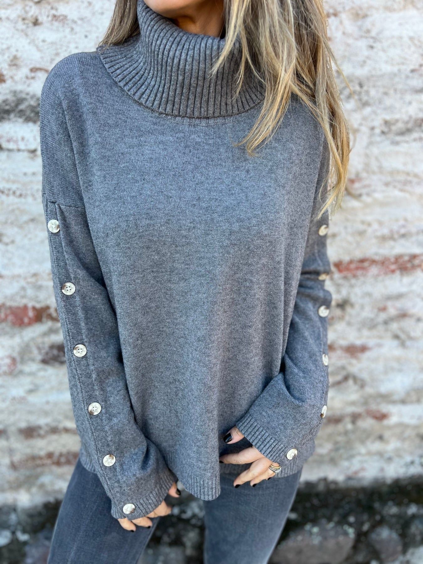Damen hochschuliger Strickpullover mit Knopfdetails Sovae