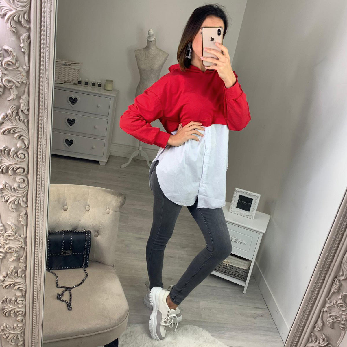 Damen Cropped Hoodie mit modischer Hemdbluse kombiniert Sovae