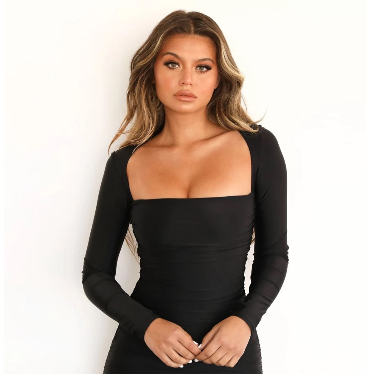 Damen figurbetontes Minikleid mit quadratischem Ausschnitt und langen Ärmeln Sovae