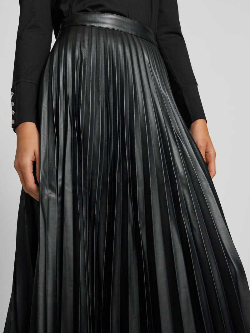 Faltenrock in Lederoptik