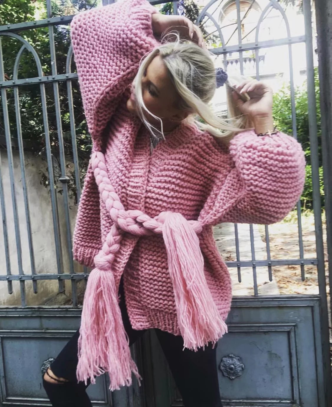 Damen Grobstrickjacke mit geflochtenem Gürtel und voluminösen Ärmeln Sovae