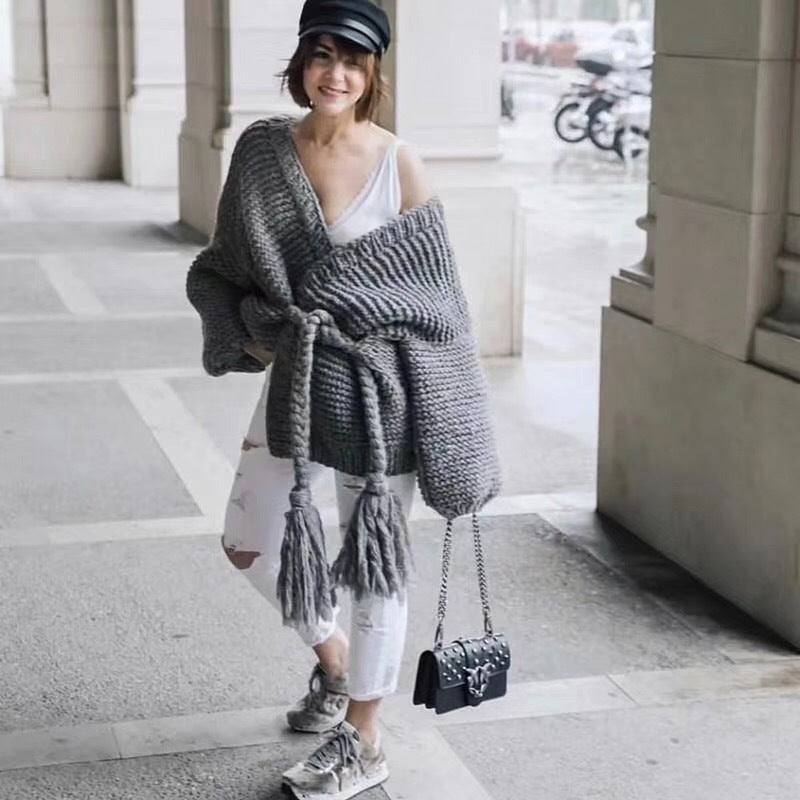 Damen Grobstrickjacke mit geflochtenem Gürtel und voluminösen Ärmeln Sovae