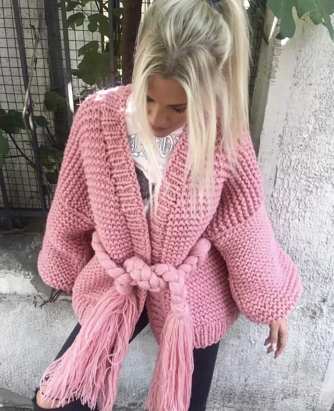 Damen Grobstrickjacke mit geflochtenem Gürtel und voluminösen Ärmeln Sovae