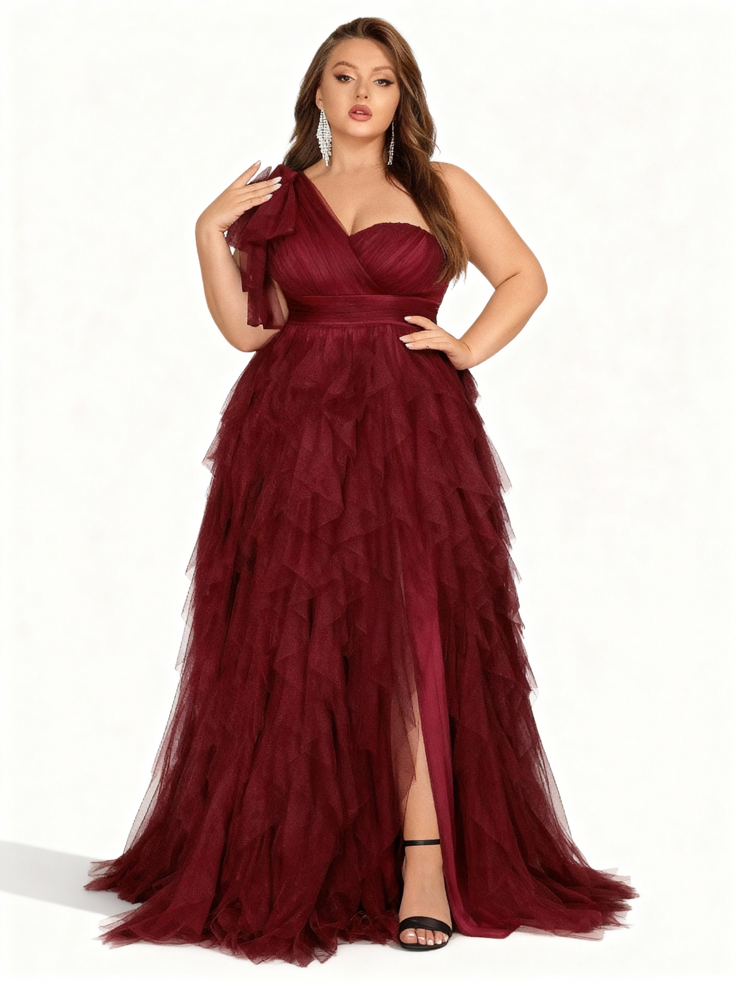 Sovae | Elegantes Abendkleid in Übergröße mit asymmetrischem Ausschnitt und Schlitz