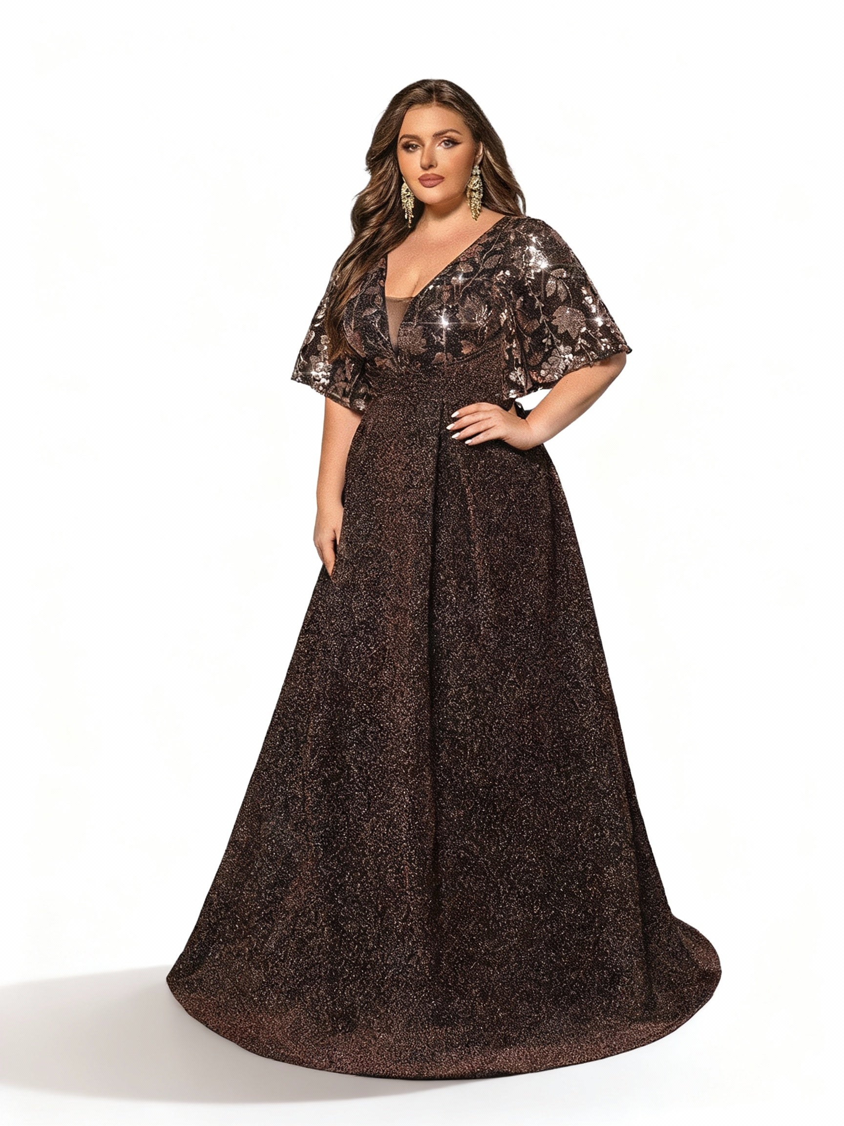 Sovae | Champagnerfarbenes Langes Kleid mit Blumen-Pailletten in Großen Größen