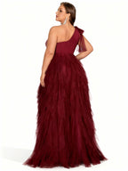 Sovae | Elegantes Abendkleid in Übergröße mit asymmetrischem Ausschnitt und Schlitz