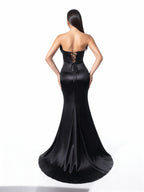 Sovae | Elegantes schwarzes Satin-Abendkleid mit 3D-Blumen und Schlitz