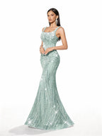 Sovae | Glänzendes Abendkleid mit Pailletten und Perlen, rückenfrei und ärmellos im Meerjungfrauenschnitt