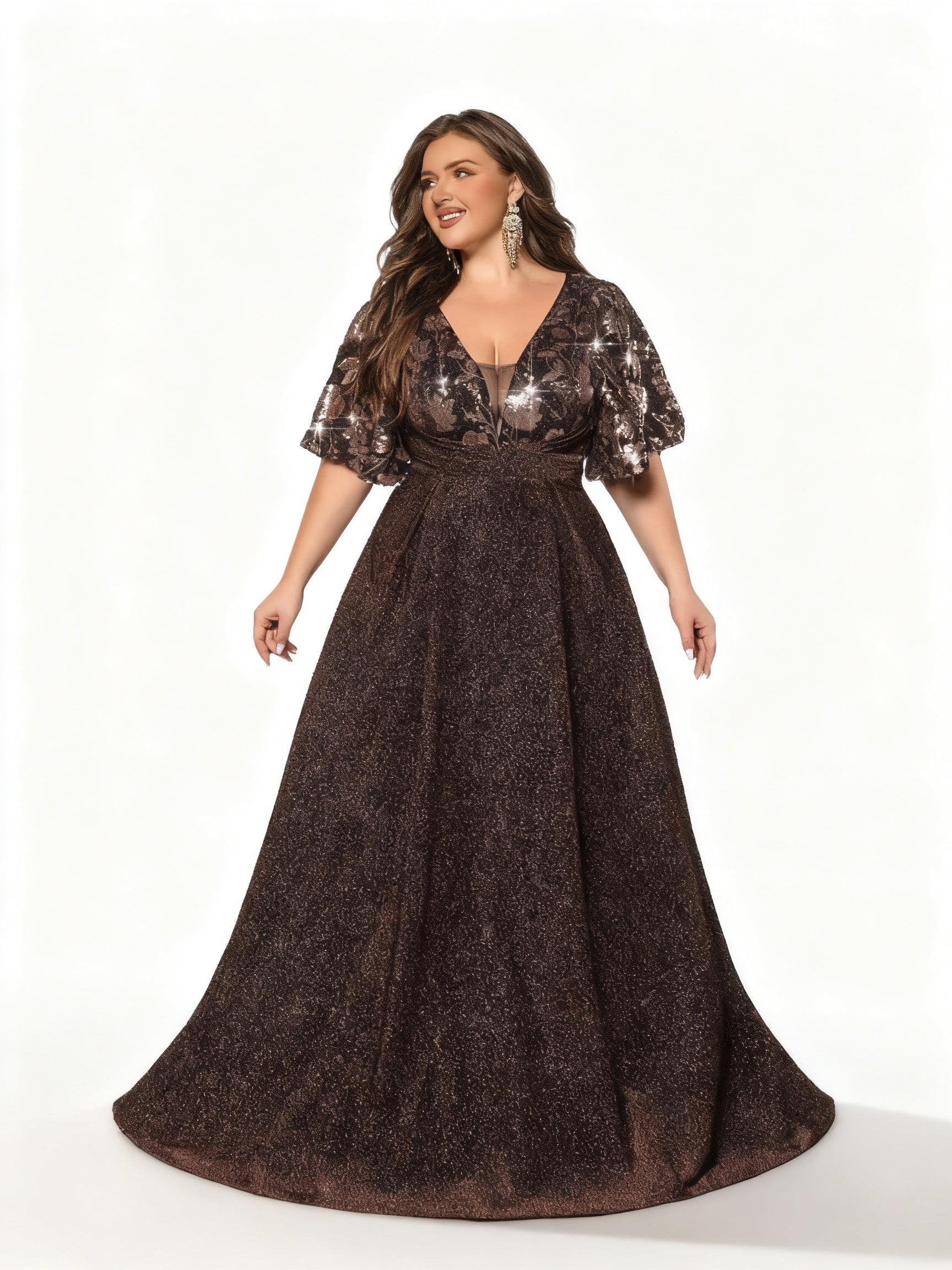 Sovae | Champagnerfarbenes Langes Kleid mit Blumen-Pailletten in Großen Größen