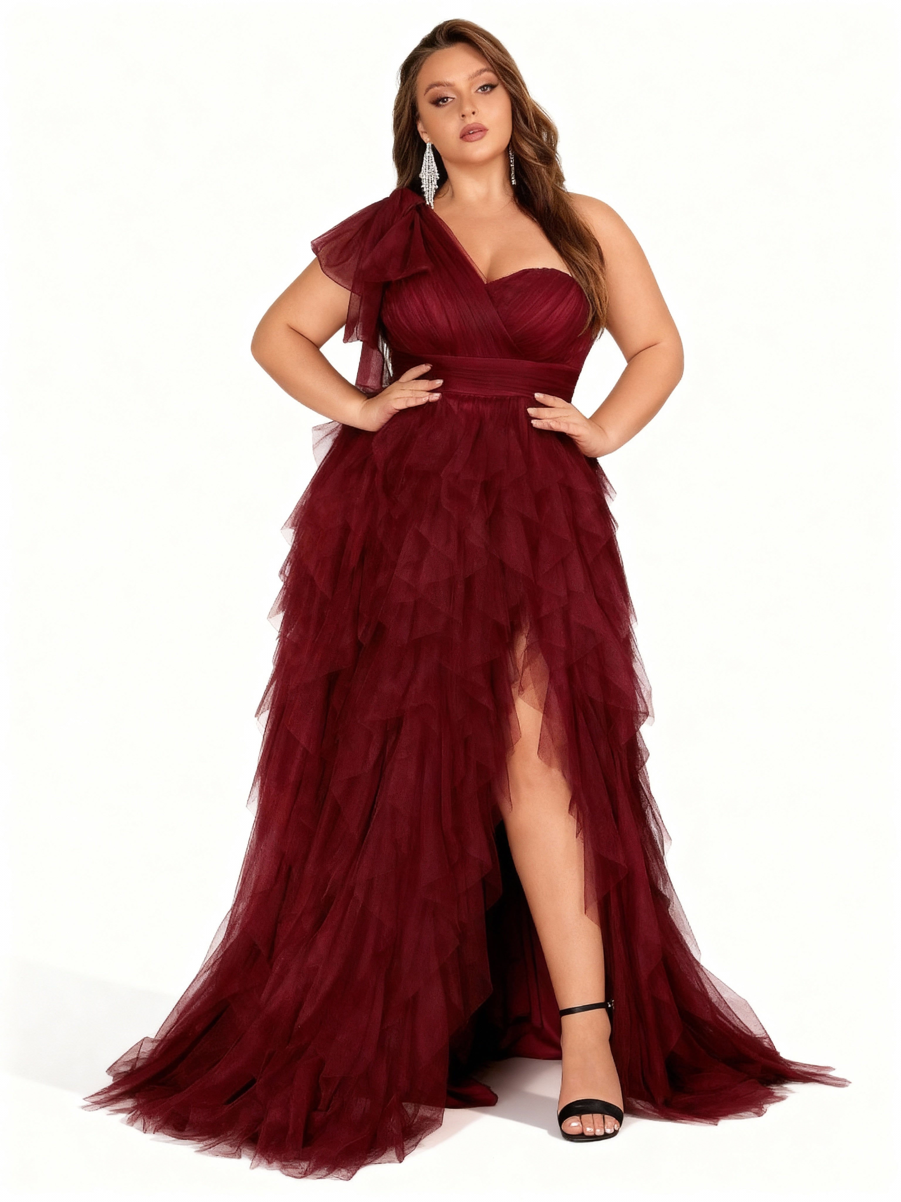 Sovae | Elegantes Abendkleid in Übergröße mit asymmetrischem Ausschnitt und Schlitz