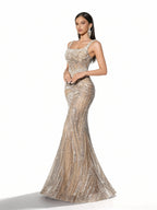 Sovae | Glänzendes Abendkleid mit Pailletten und Perlen, rückenfrei und ärmellos im Meerjungfrauenschnitt