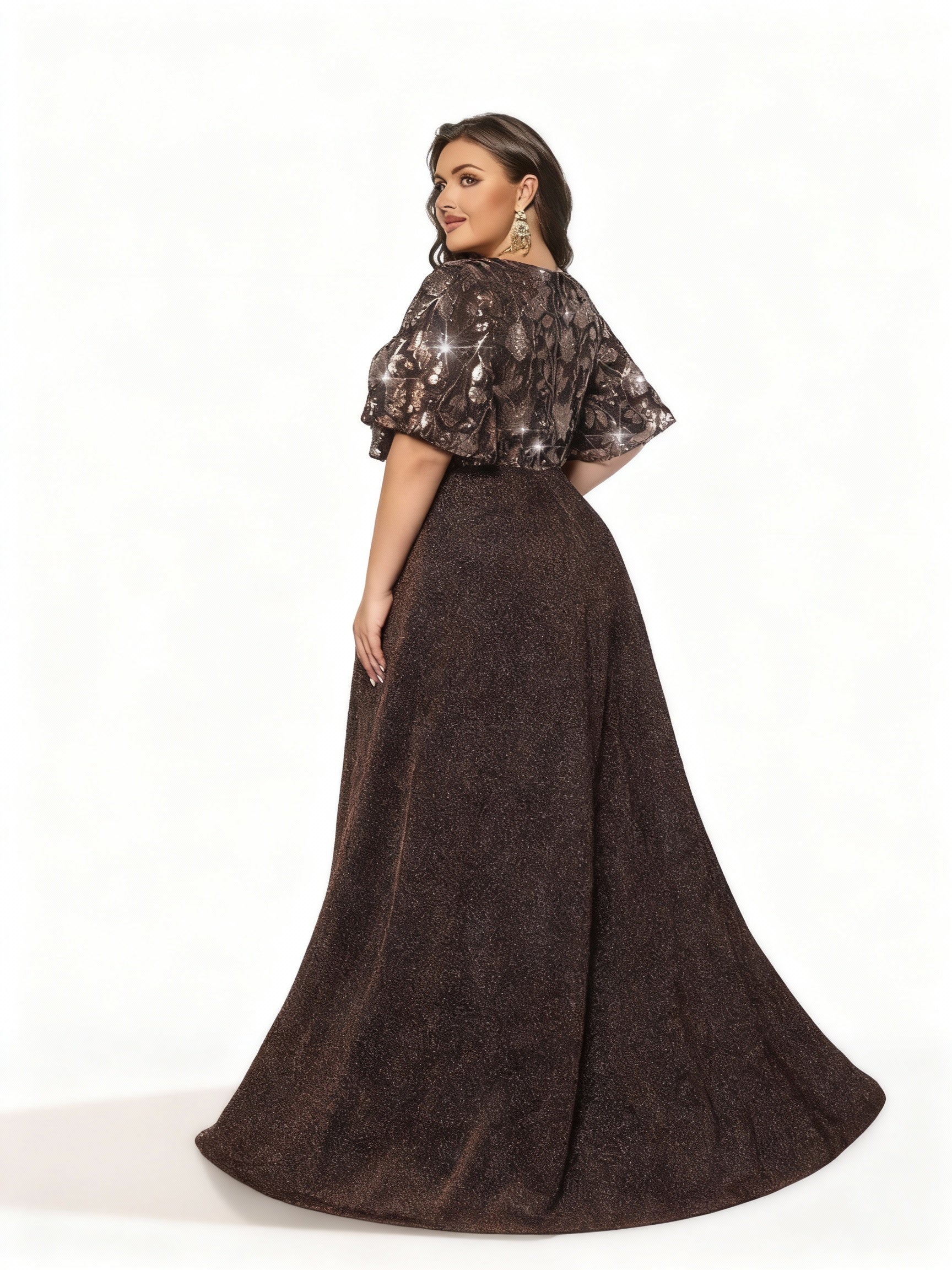 Sovae | Champagnerfarbenes Langes Kleid mit Blumen-Pailletten in Großen Größen