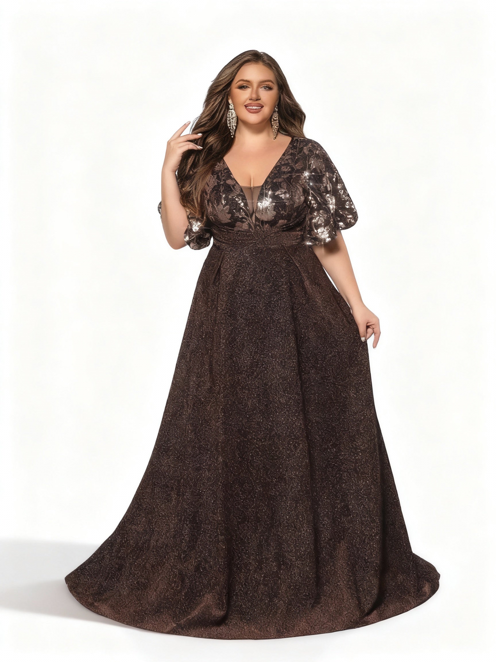 Sovae | Champagnerfarbenes Langes Kleid mit Blumen-Pailletten in Großen Größen