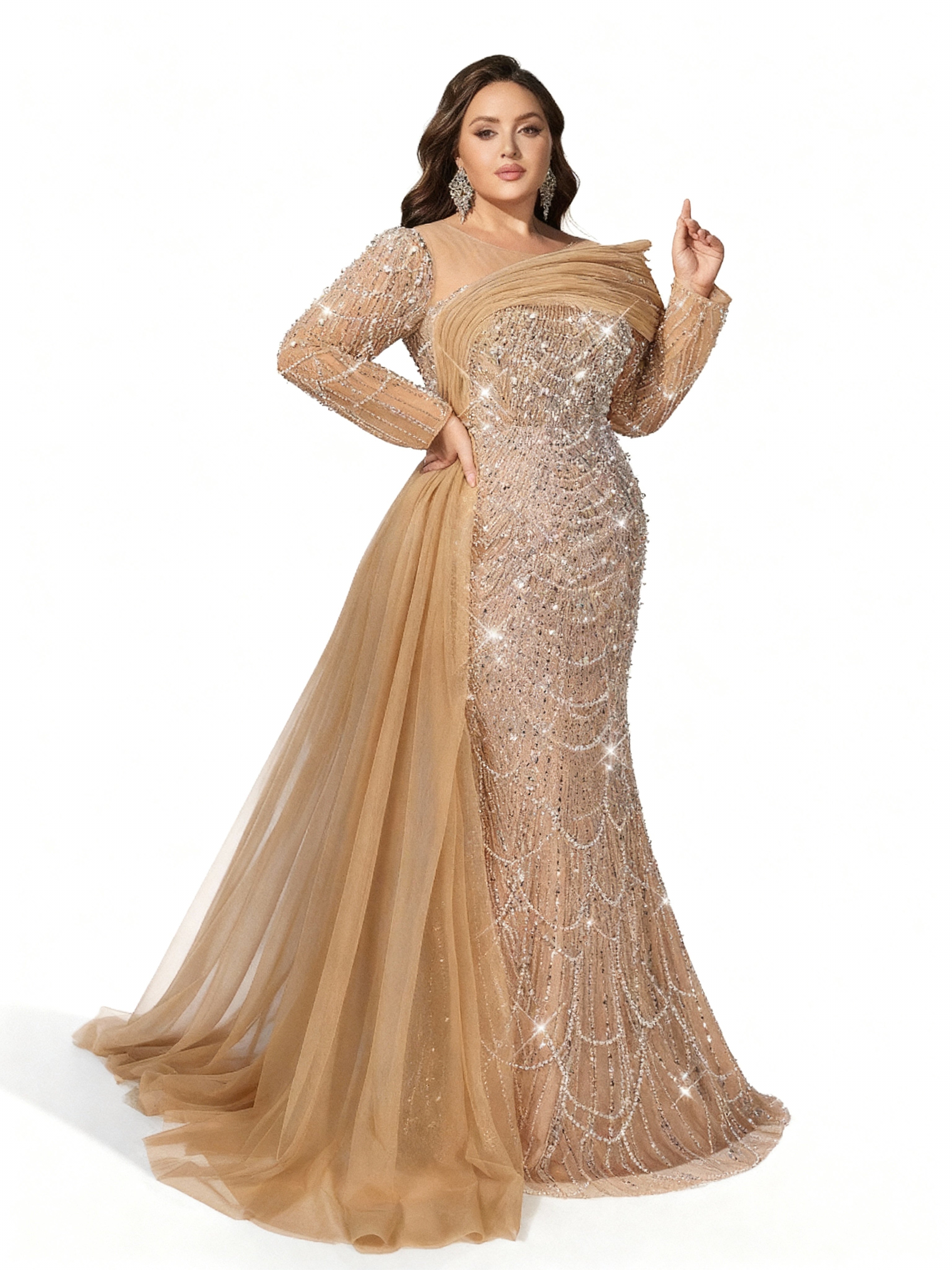 Sovae | Glamouröses Abendkleid in Champagner mit Pailletten, langen Ärmeln und Meerjungfrauen-Saum in Übergröße