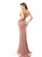 Sovae | Süßes Abendkleid in Rosa mit Spitze, Samt und hohem Beinschlitz