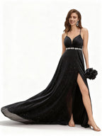 Sovae | Glamouröses Kleid mit Strassverzierter Taille und Schlitz