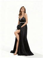 Sovae | Glamouröses Kleid mit Strassverzierter Taille und Schlitz