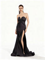 Sovae | Glamouröses Schulterfreies Kleid mit Gedrehtem Design und Beinschlitz