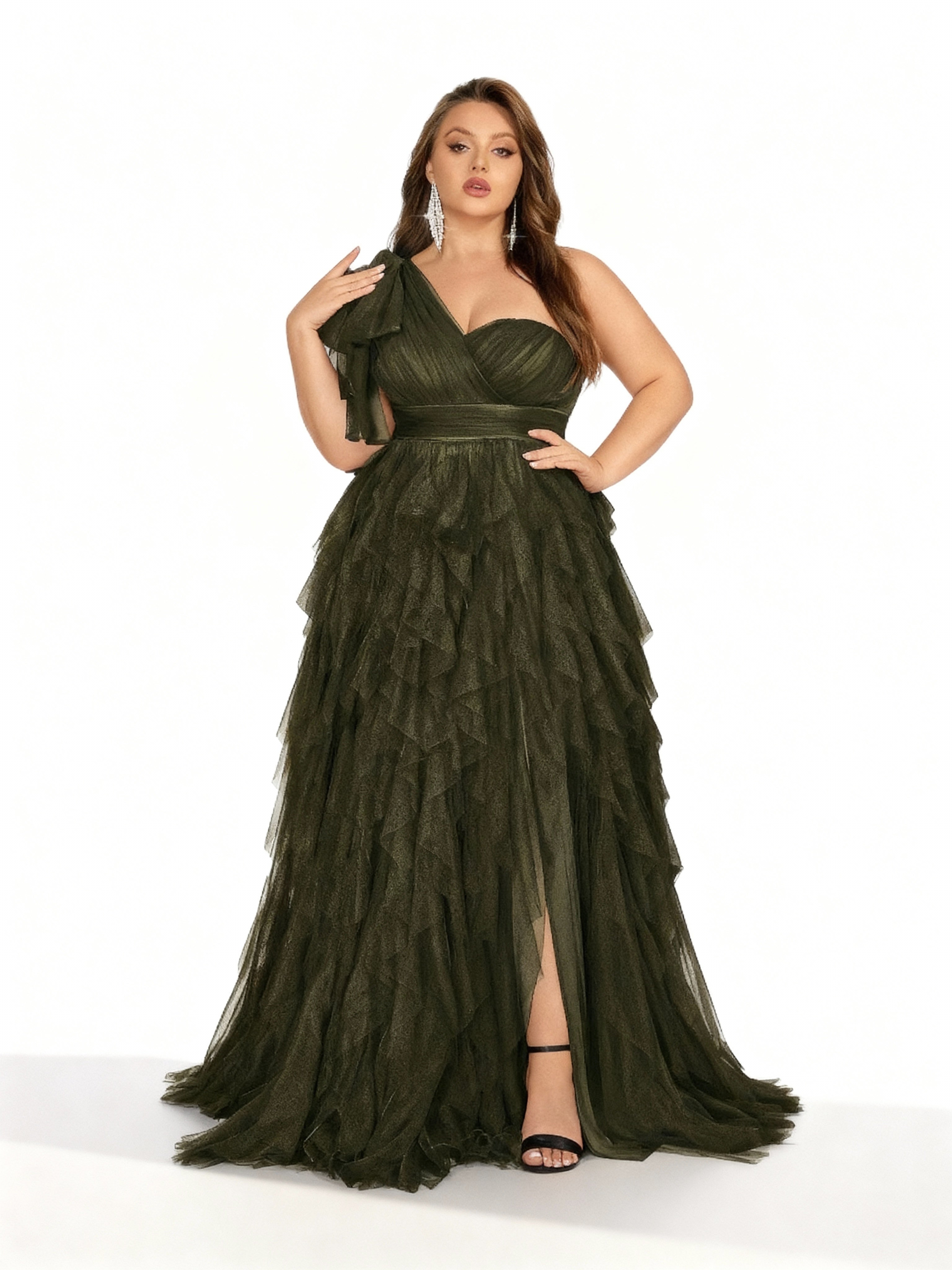 Sovae | Elegantes Abendkleid in Übergröße mit asymmetrischem Ausschnitt und Schlitz