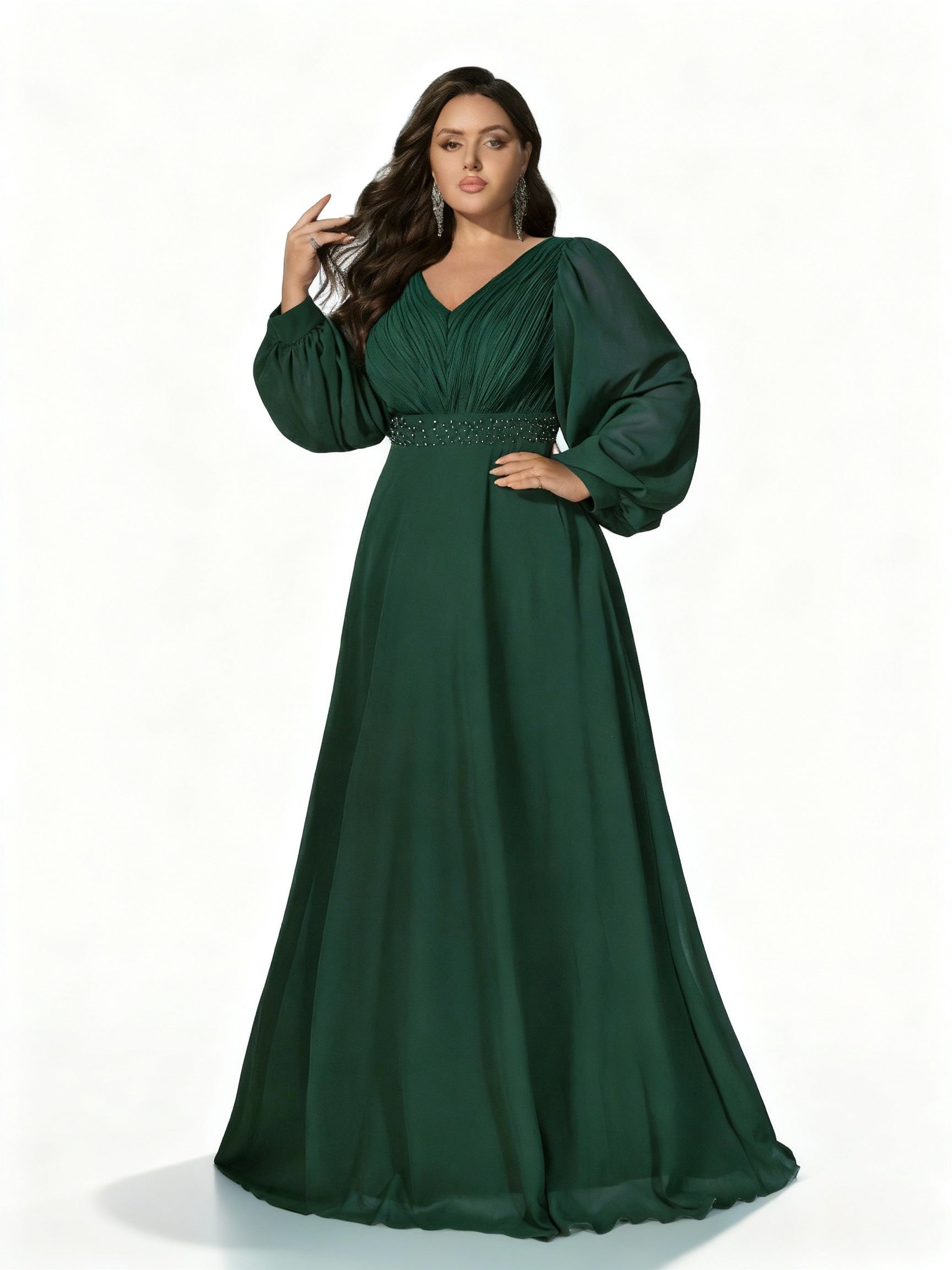 Sovae | Dunkelgrünes Abendkleid in Übergröße mit Perlenverzierung an der Taille