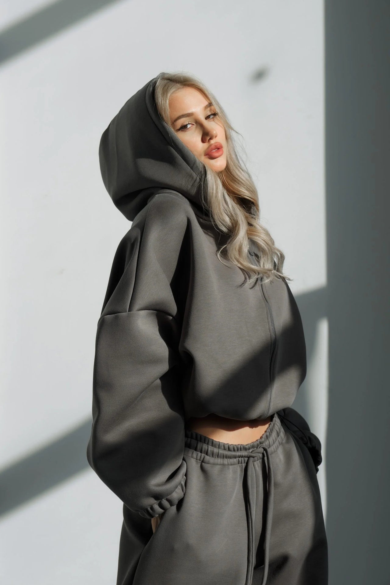 Damen modischer cropped Kapuzenpullover und entspannte Hose Set Sovae