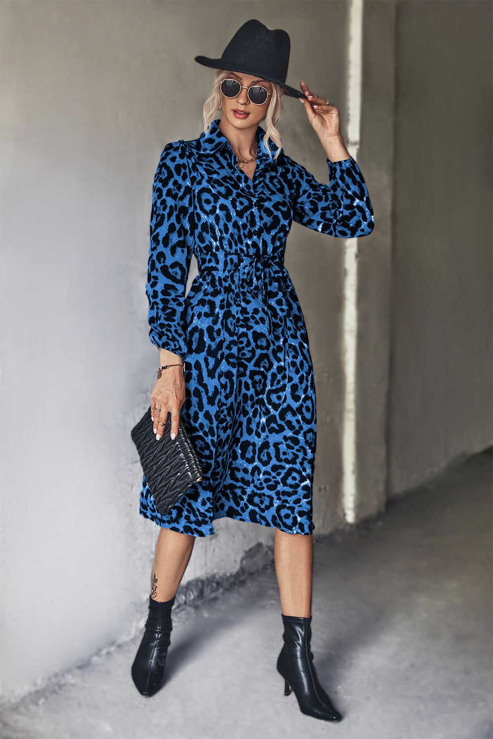 Damen Midi-Kleid mit modernem Leopardenmuster und elegantem Schlitz Sovae