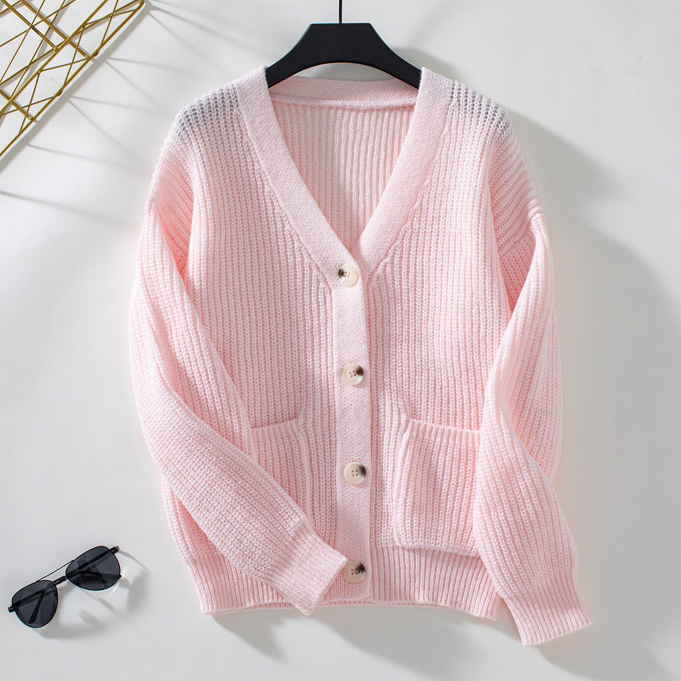 Damen Strickjacke mit tiefem V-Ausschnitt und praktischen Taschen Sovae