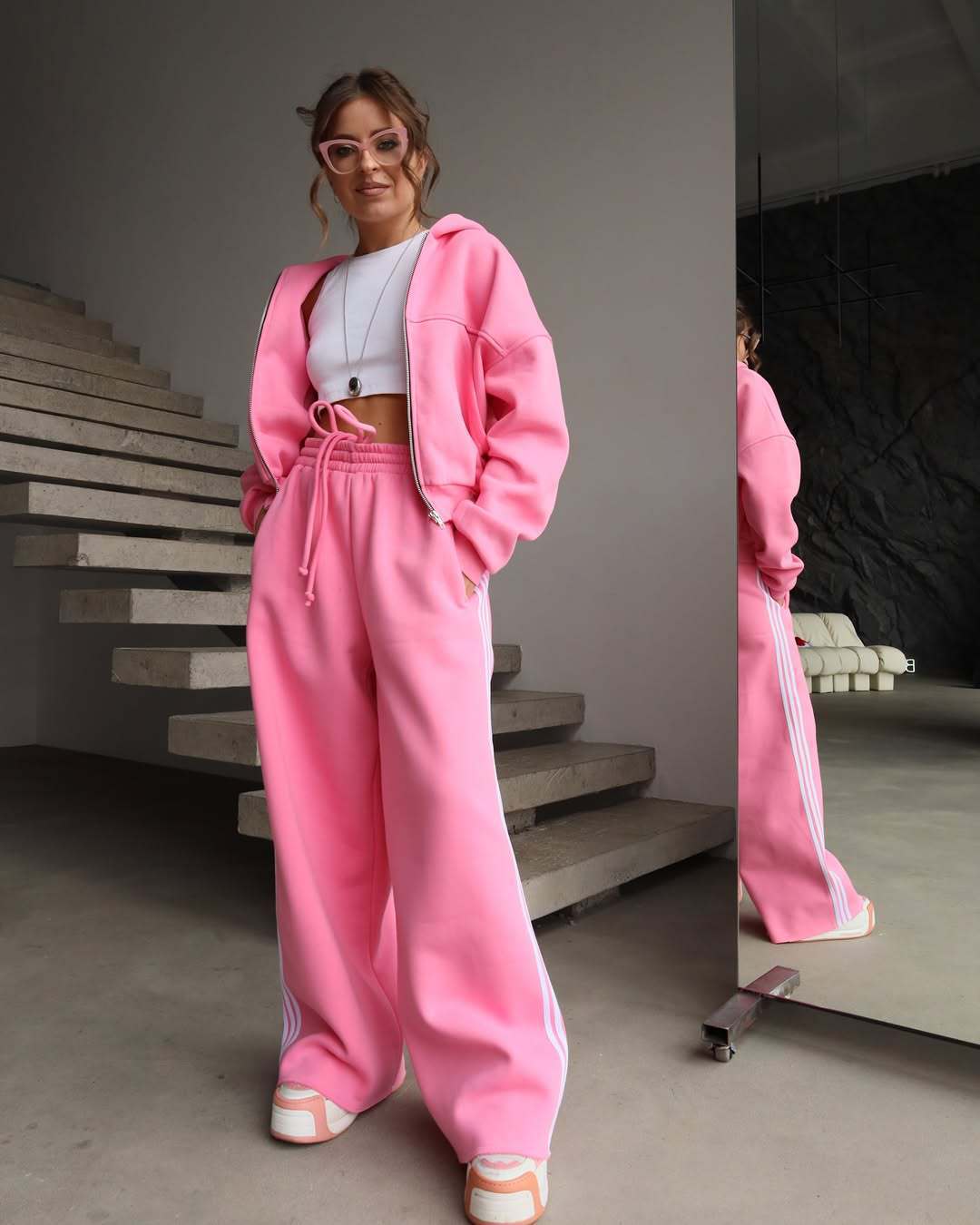 Damen Sportliches Loungewear-Set mit cropped Jacke und bequemen Jogginghosen Sovae