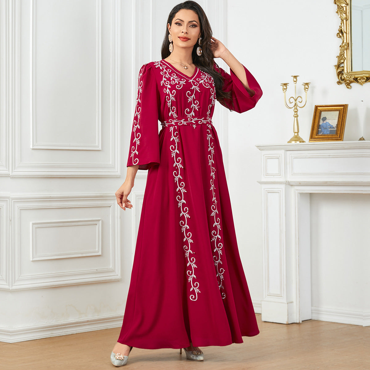 Damen Langes, besticktes Kleid mit eleganten Ärmeln Sovae
