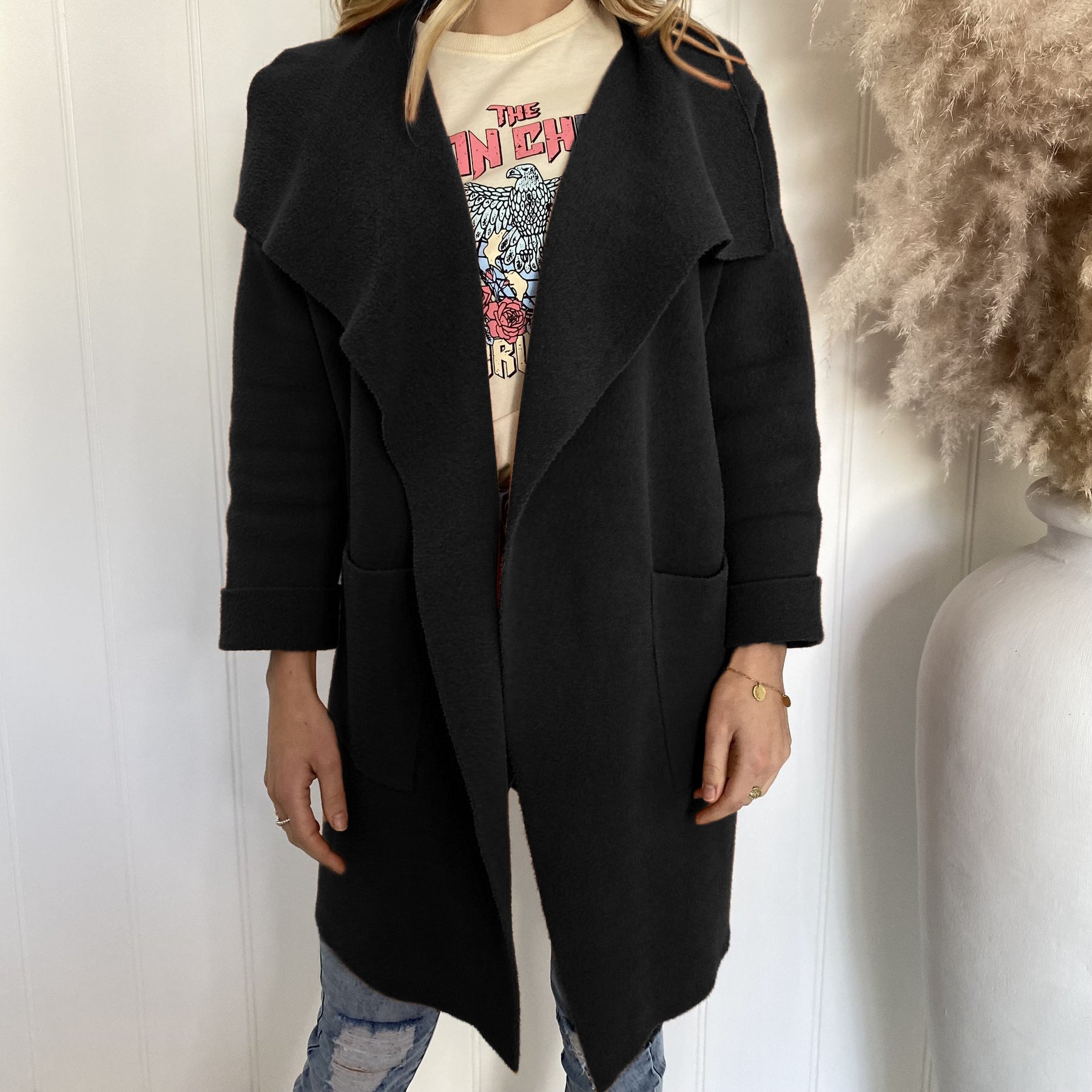 Damen Oversized Strickjacke mit weitem Revers und Taschen Sovae