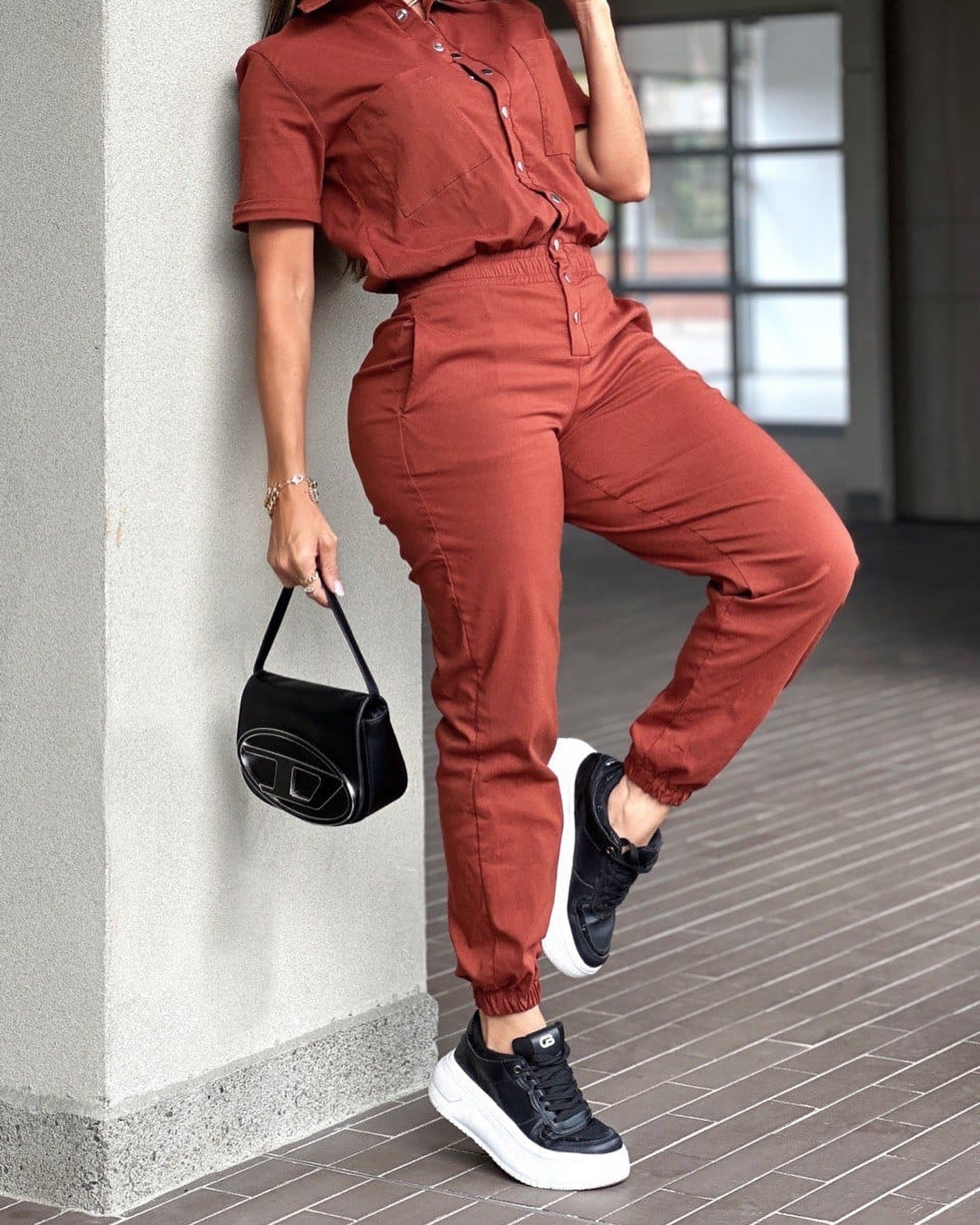 Damen Trendiger Kurzoverall mit Hemdkragen und elastischer Taille Sovae