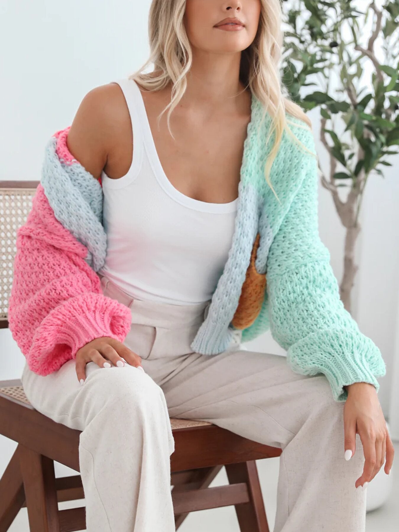 Damen kuschelige Strickjacke mit oversized Ärmeln und Farbkombination Sovae
