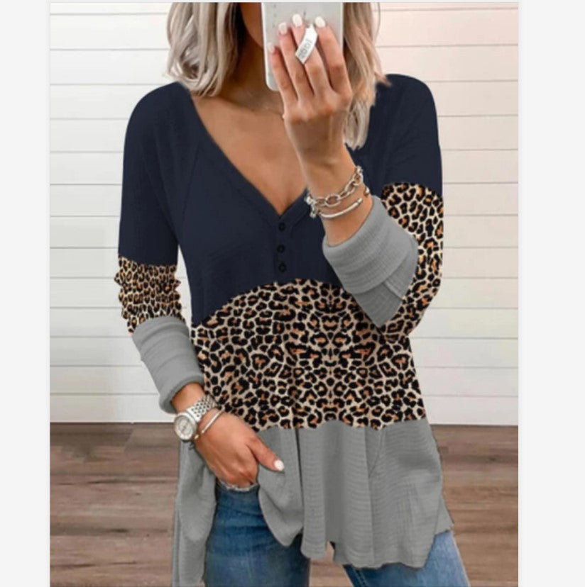 Damen Langarmshirt mit tierischem Muster und Knopfdetails Sovae