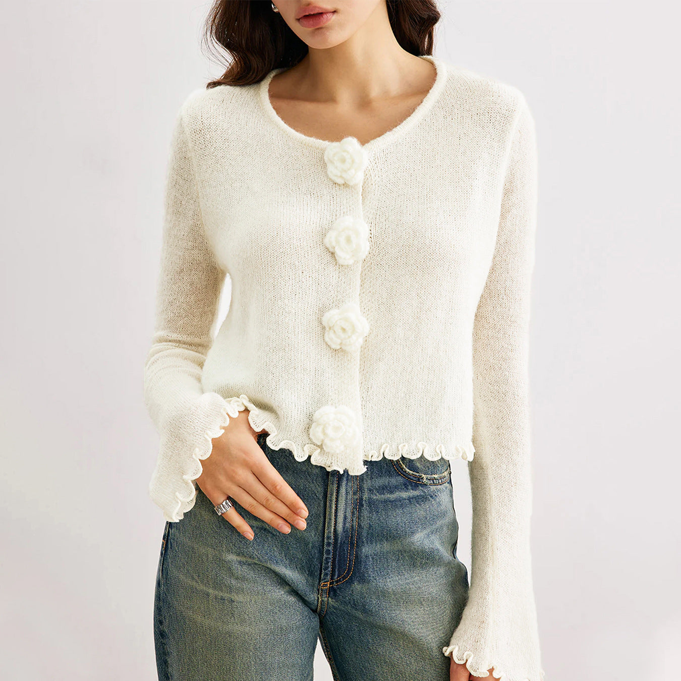 Damen kurze Strickjacke mit dekorativem Blumenknopf Sovae