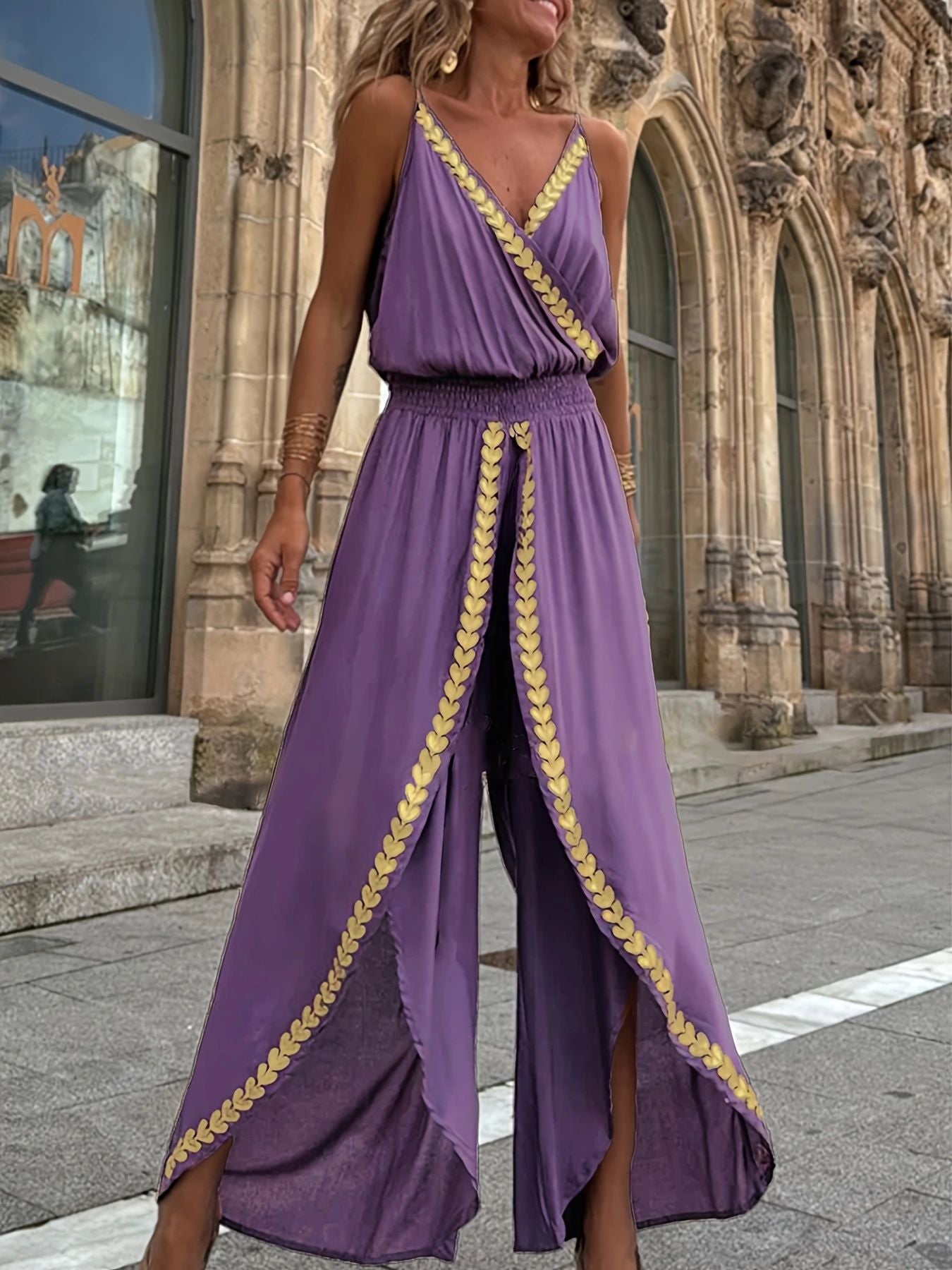 Damen Jumpsuit mit Tiefem V-Ausschnitt und Goldakzenten Sovae