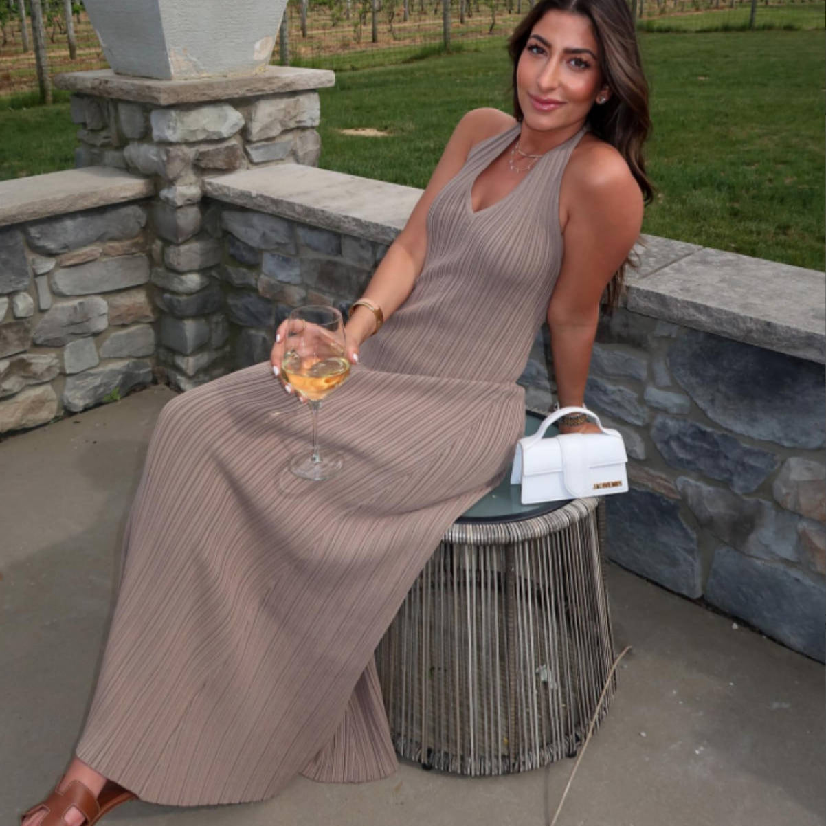 Damen Maxikleid mit raffiniertem Rippdesign und elegantem V-Ausschnitt Sovae