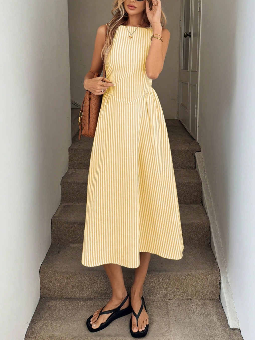 Damen Midi-Kleid mit schmalen Streifen und taillierter Silhouette Sovae