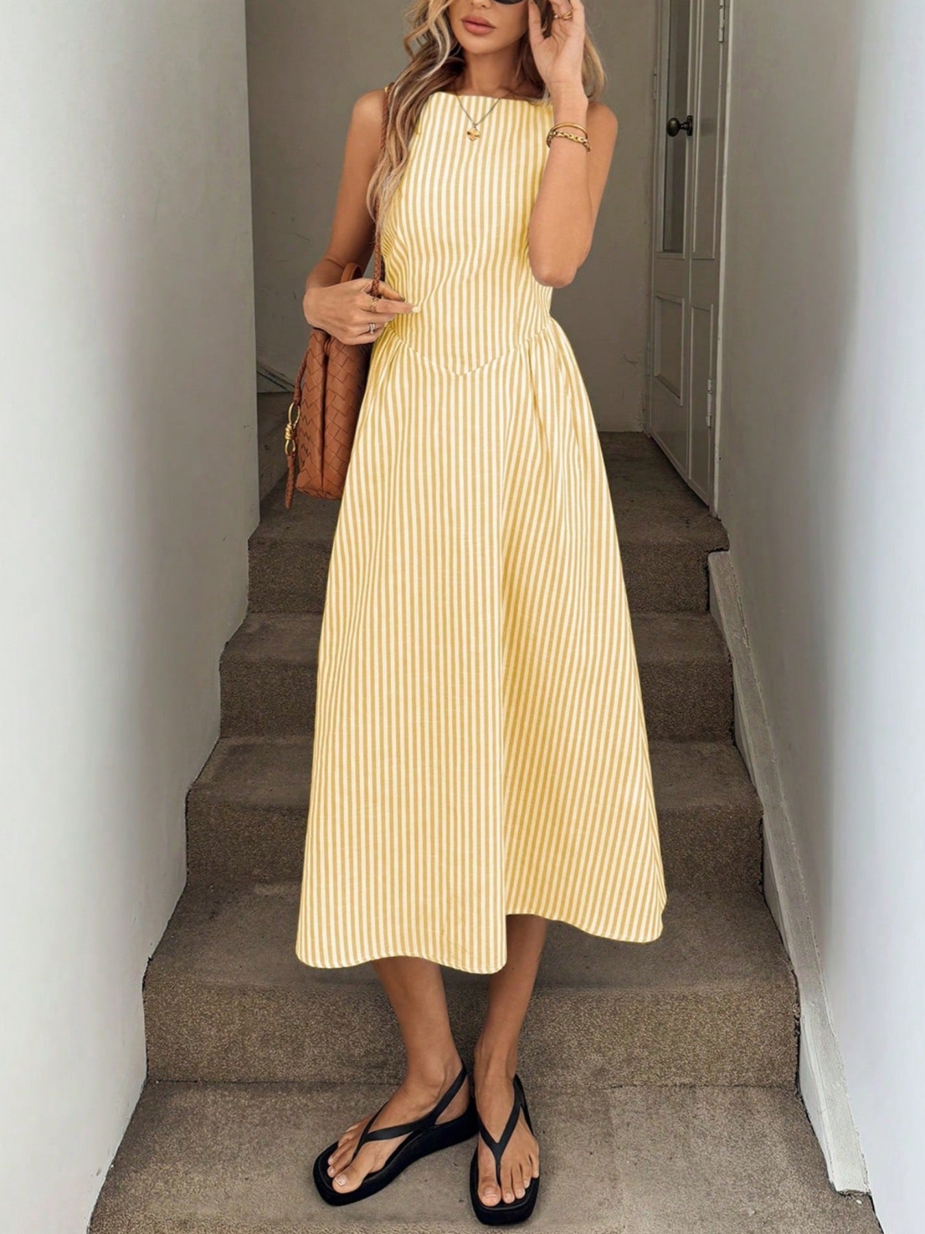 Damen Midi-Kleid mit schmalen Streifen und taillierter Silhouette Sovae