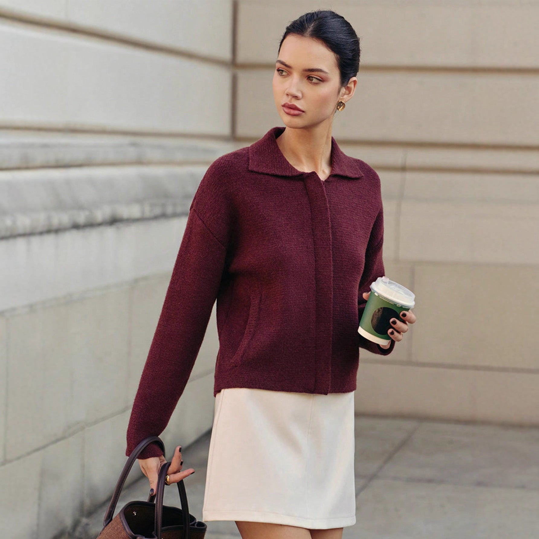 Damen lässige und gemütliche Strickjacke mit hohem Kragen und aufgesetzten Taschen Sovae