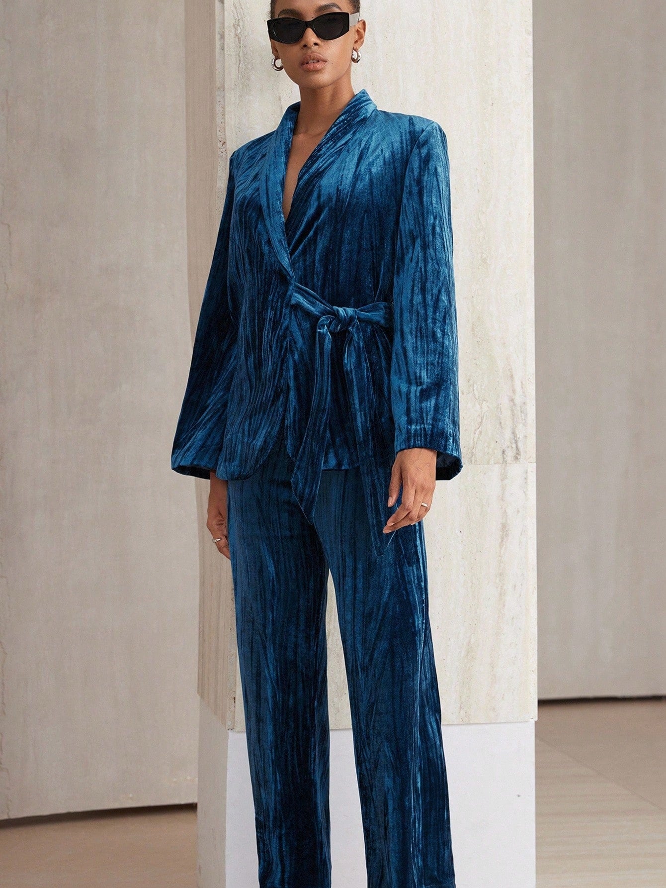 Damen elegantes und schimmerndes Set aus Blazer und Hose Sovae