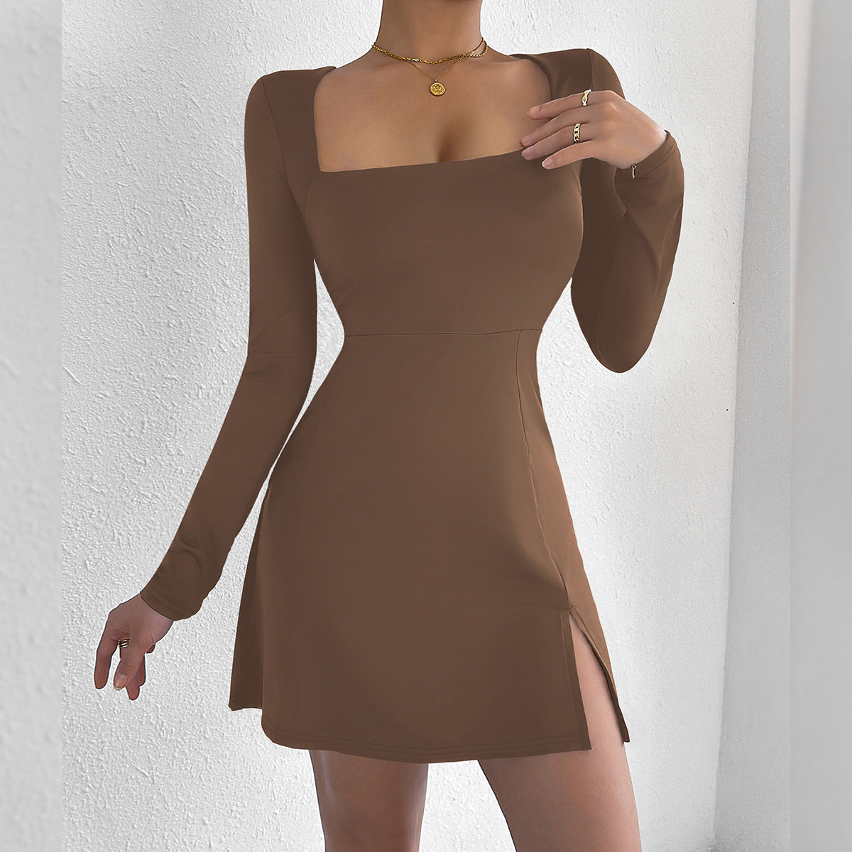 Damen figurbetontes Minikleid mit schmalem Schnitt und tiefem Ausschnitt Sovae