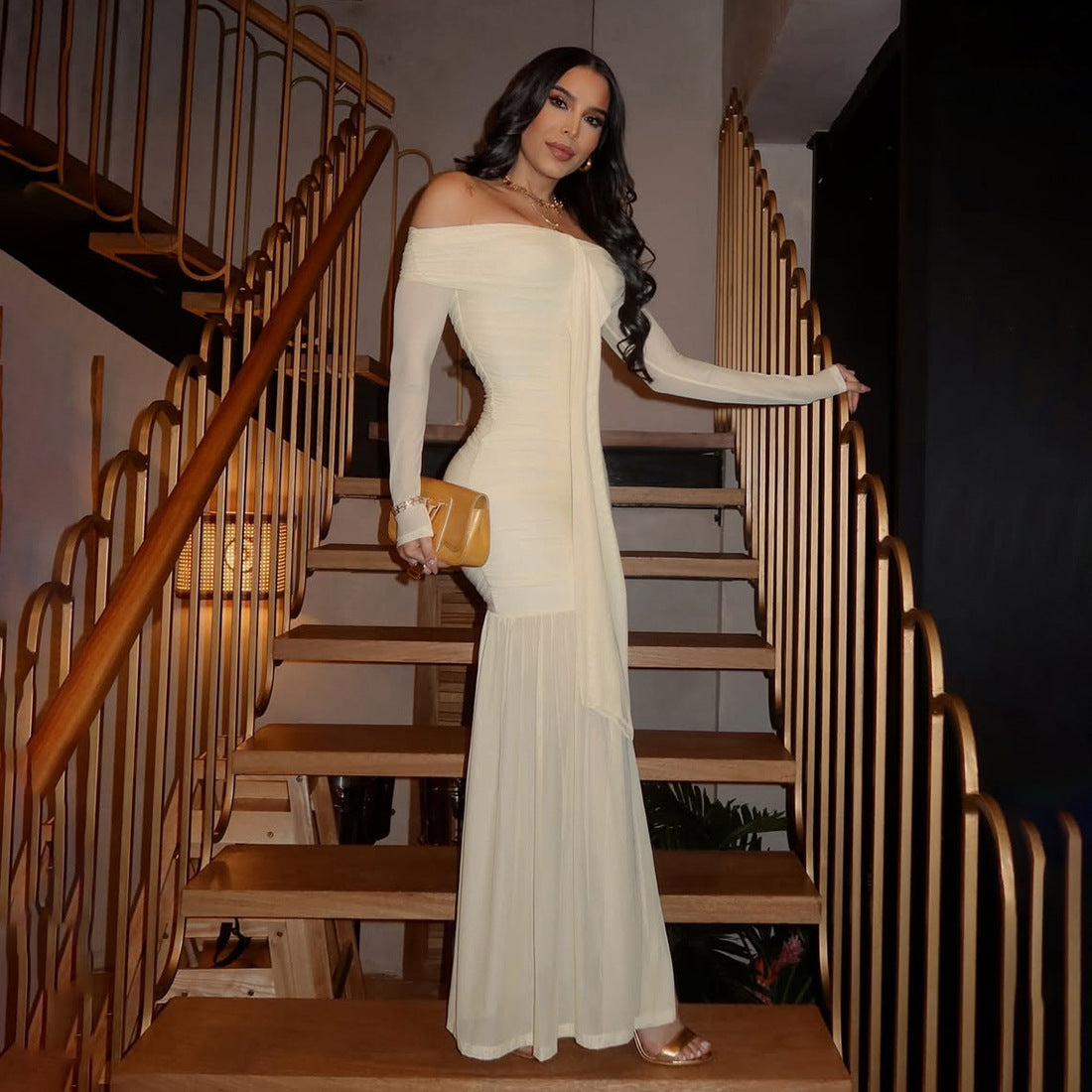 Damen Elegantes Maxikleid mit Off-Shoulder Design und raffinierten Drapierungen Sovae