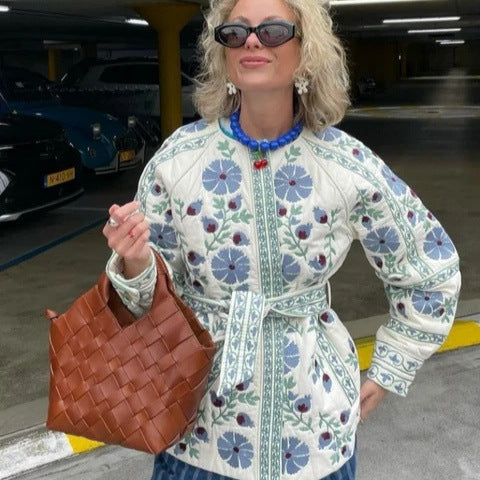 Damen leichte Bluse mit floralem Muster und dekorativem Bindegürtel Sovae