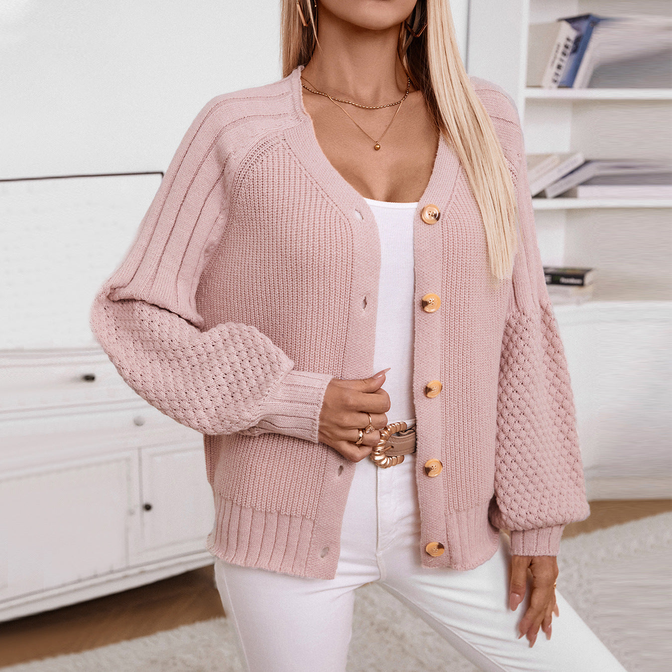 Damen Strickjacke mit strukturierten Ärmeln und Holzknopfdetails Sovae