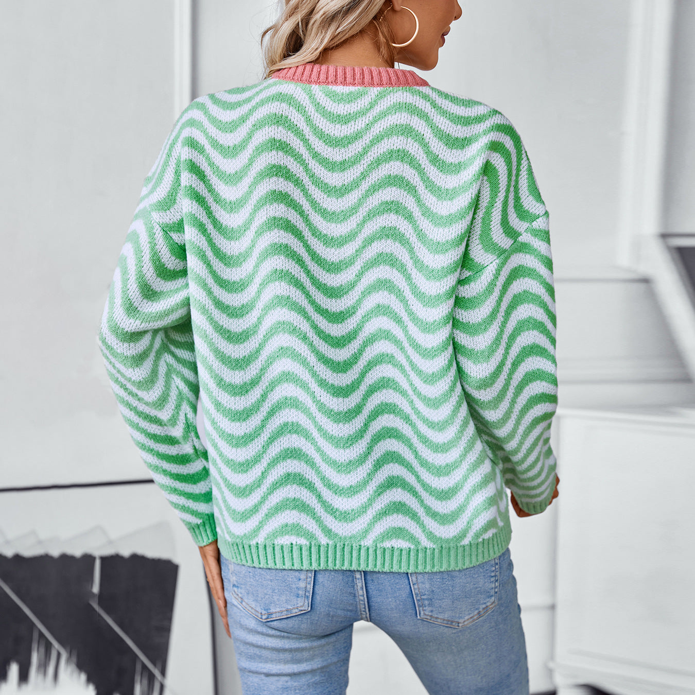 Damen gemütlicher Pullover mit modernen Wellenmustern und minimalistischer Passform Sovae