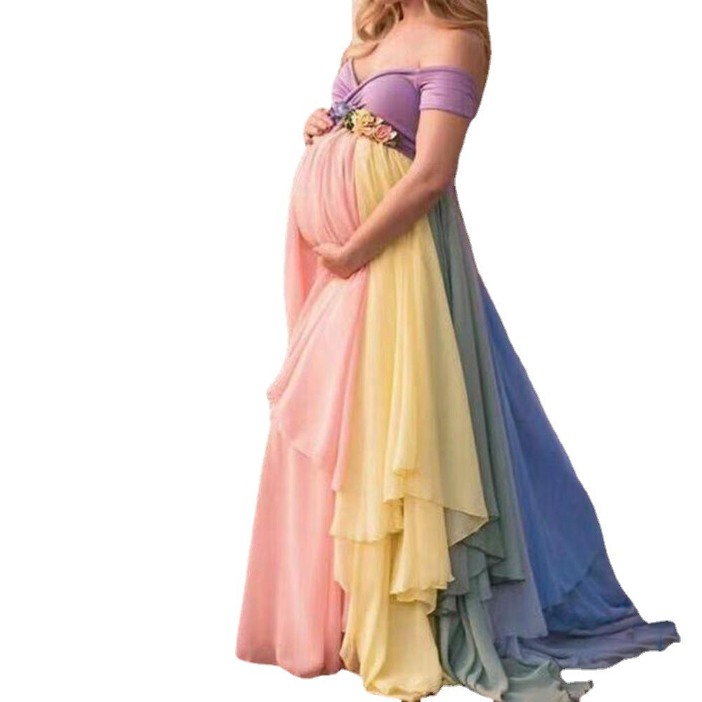 Damen Abendkleid mit Off-Shoulder Design und fließendem, mehrfarbigem Saum Sovae