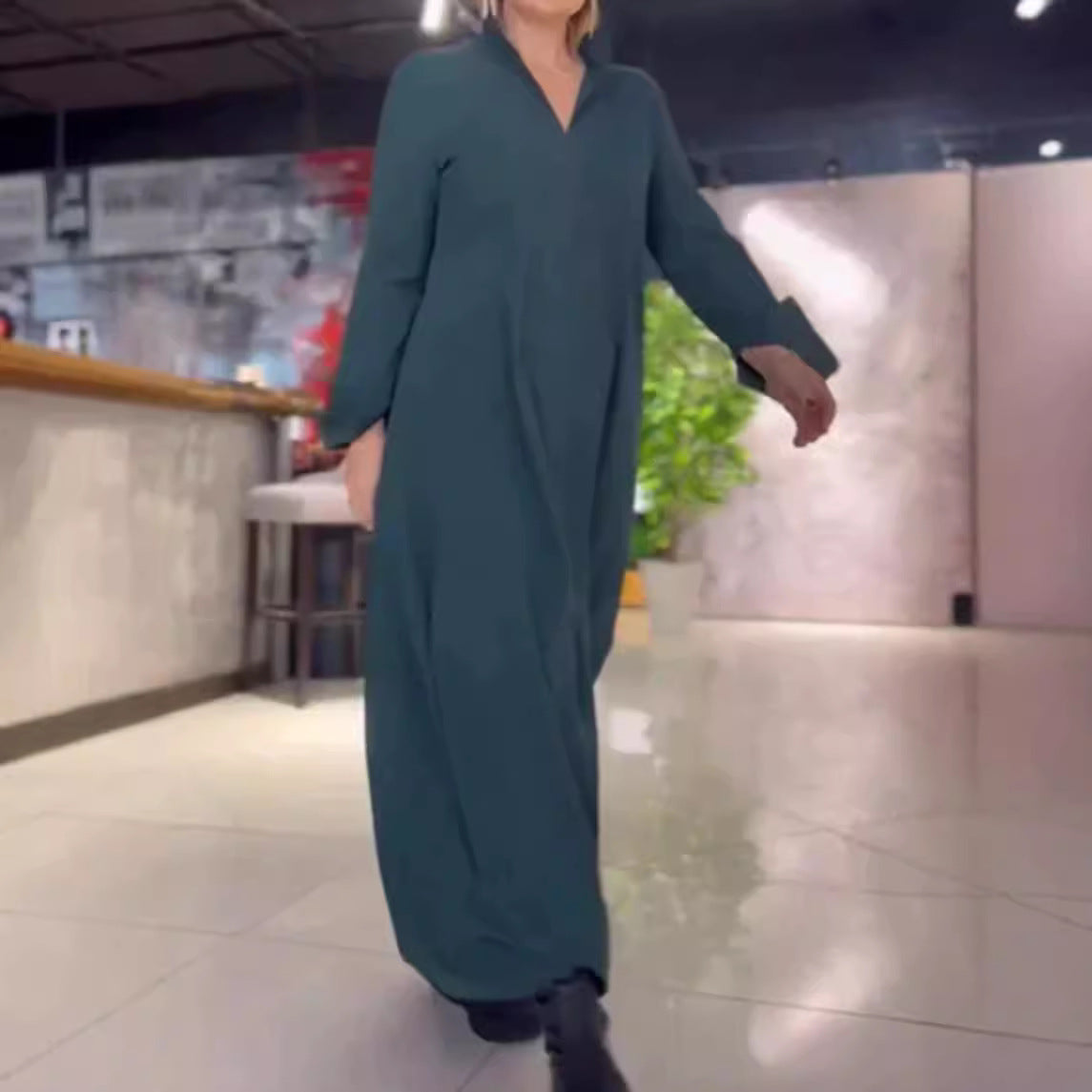 Damen lässiges Midi-Kleid mit praktischen Taschen und hoher Kragen Sovae