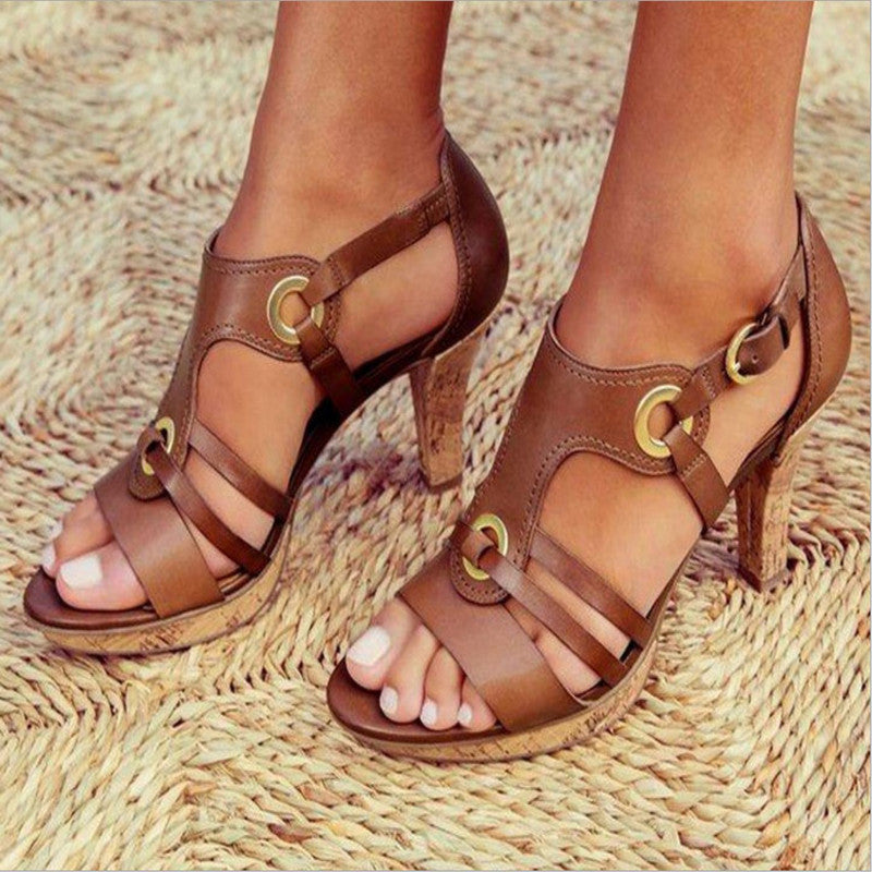 Damen Absatzsandalen mit raffinierten Riemen und kunstvollem Schnallendesign Sovae
